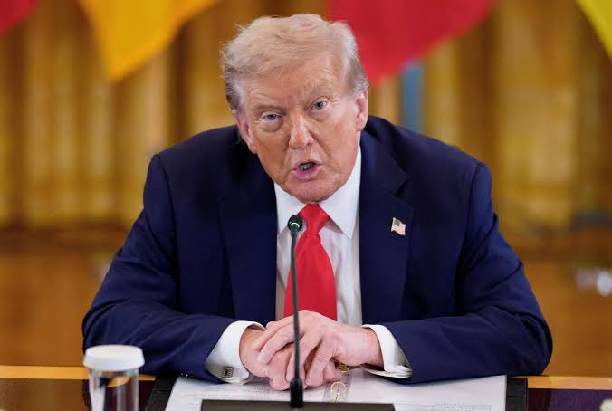 Donald Trump:

"Fosil yakıtlara geri dönmek, işe yarayan yönteme geri dönmektir.

Fosil yakıtlara geri döneceğiz."