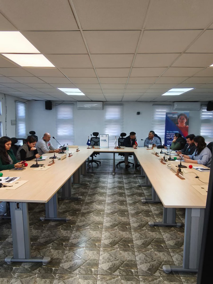 OL_Araucania's tweet image. 📍 En Loncoche se instaló la primera Mesa Comunal de Empleo, liderada por la OMIL. 

Se reflexionó sobre brechas, perfiles y desafíos laborales, definiendo líneas de acción que seguirán en octubre 🤝✨

#EmpleoLocal #ObservatorioLaboral #Loncoche