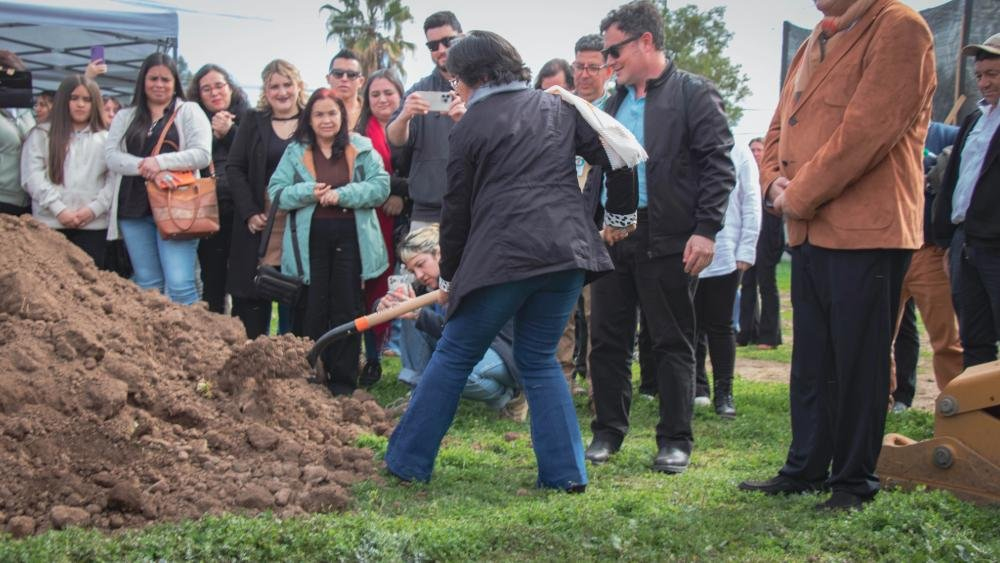 MINVU O’HIGGINS DA INICIO A LA CONSTRUCCIÓN DEL CONJUNTO HABITACIONAL VILLA LAS ROSAS EN MOSTAZAL: * Terreno adquirido por el Gobierno Regional permitirá la construcción de 160… dlvr.it/TMcn0X #ViviendaSocial #Construcción #Habitacional #GobiernoRegional #OHiggins