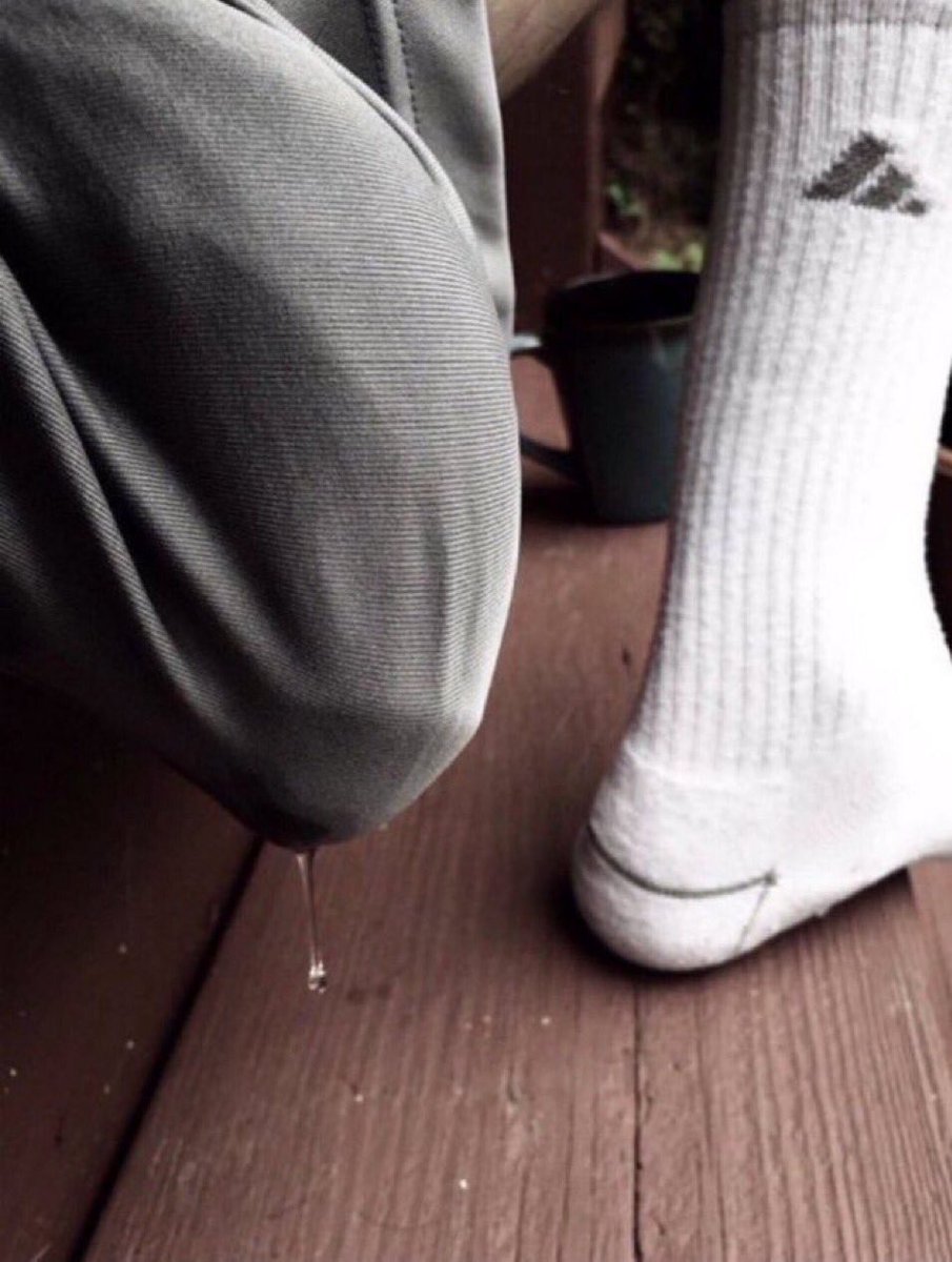 ㅤ

        𝐒𝐓𝐀𝐑𝐈𝐍𝐆  at  the  reader,
        with  a  very  hungry  look ..

ㅤ