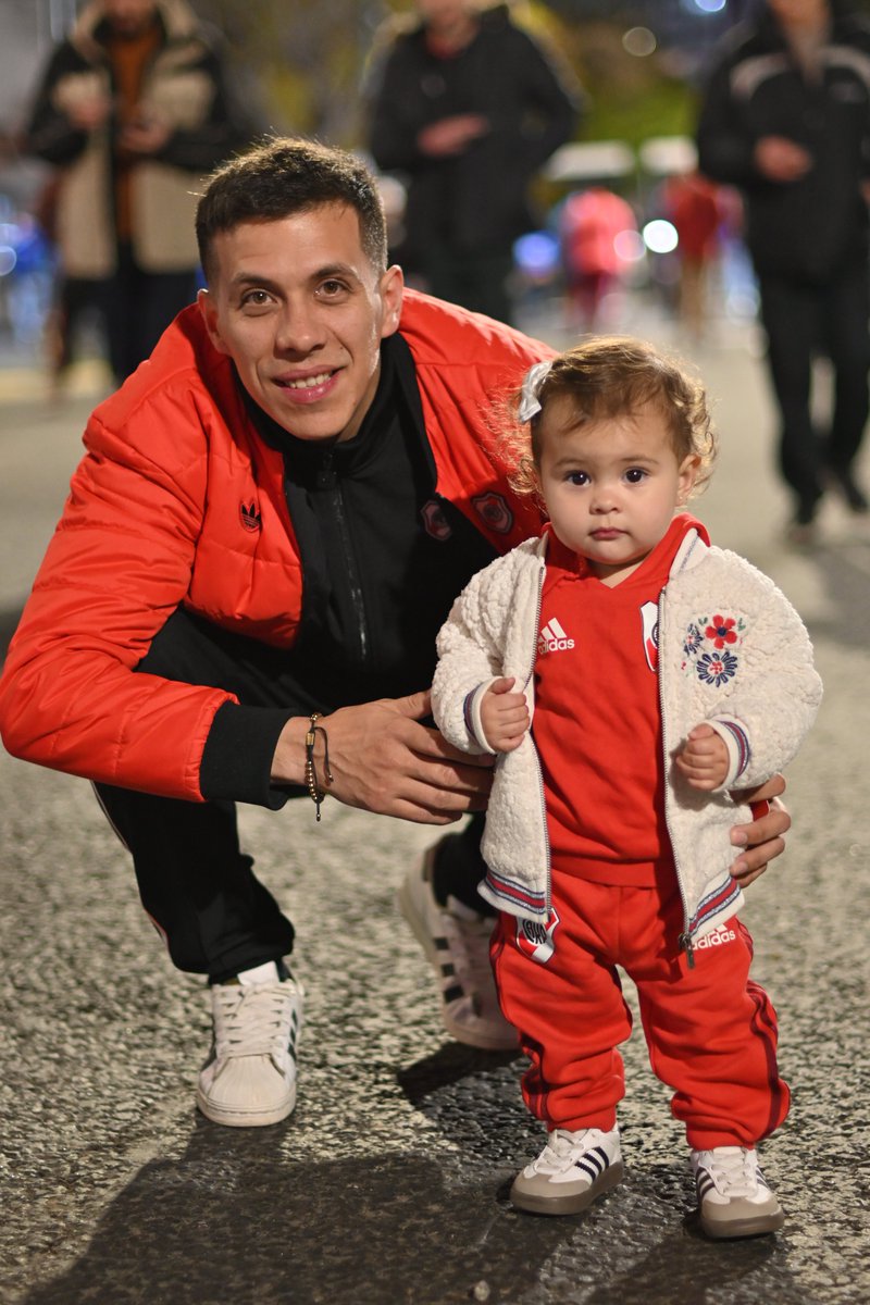RiverPlate's tweet photo. 𝐃𝐞 𝐜𝐨𝐫𝐚𝐳𝐨𝐧 𝐲𝐨 𝐯𝐞𝐧𝐠𝐨 𝐚 𝐯𝐞𝐫𝐭𝐞🤍❤️🤍 https://t.co/rfYuhVaENP