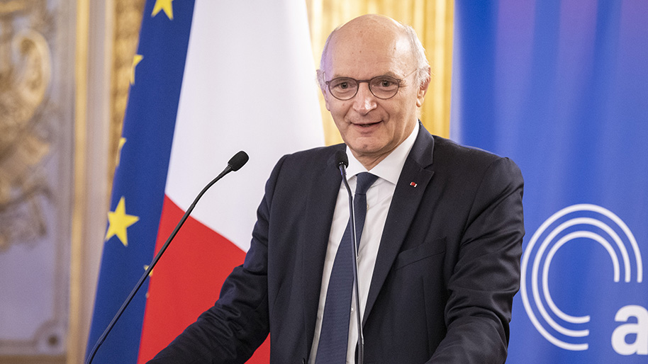 JBBIKIME's tweet photo. #France : « La LOLF est  une "révolution budgétaire".
​
Le bilan de la LOLF est décevant : "il faut bien constater que tous les objectifs ne sont pas atteints et que cela suscite de la frustration. La mise en œuvre de la LOLF crée de la déception pour les pères de la LOLF".
​
"Il existe une indifférence aux résultats effectifs. Peu de temps est accordé à la discussion des résultats." »
​
Didier Migaud, 2007