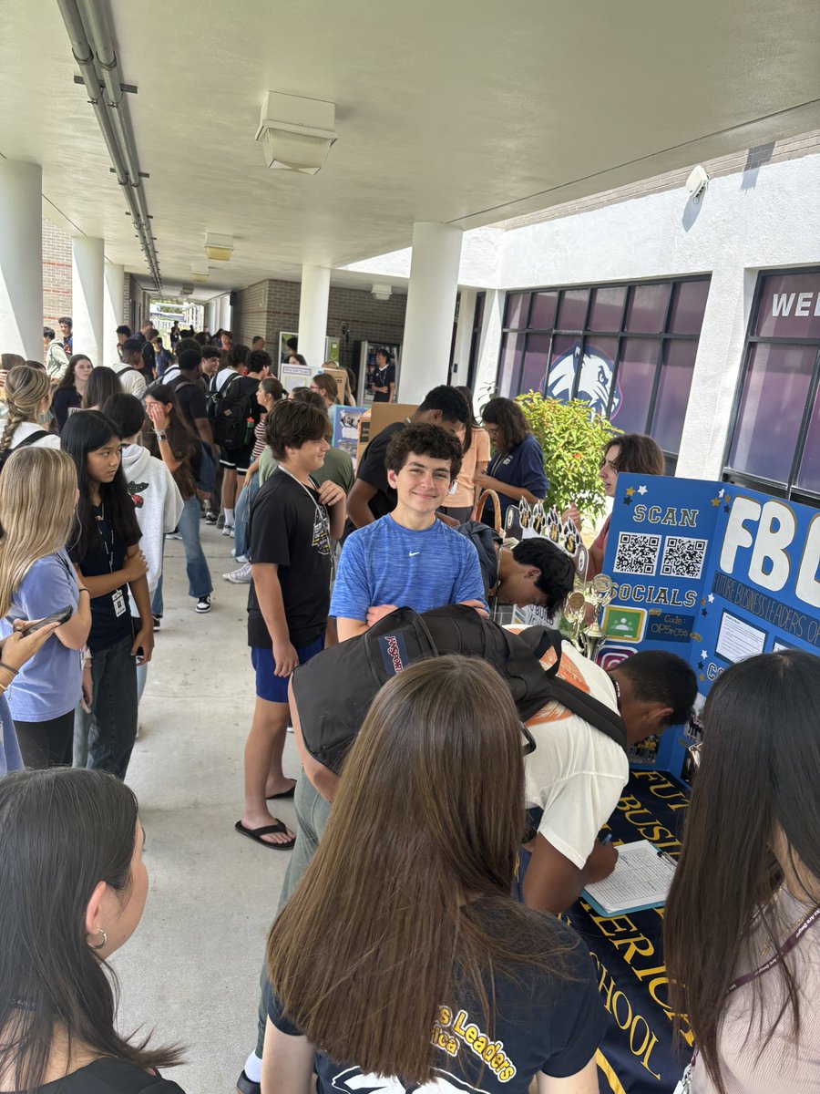 DwyerHS's tweet photo. Students were so excited to learn about all the fun clubs and organization we offer on campus during Club Rush today😊

There’s so much to do and something for everyone in Panther Nation! https://t.co/8IJqe10cj4