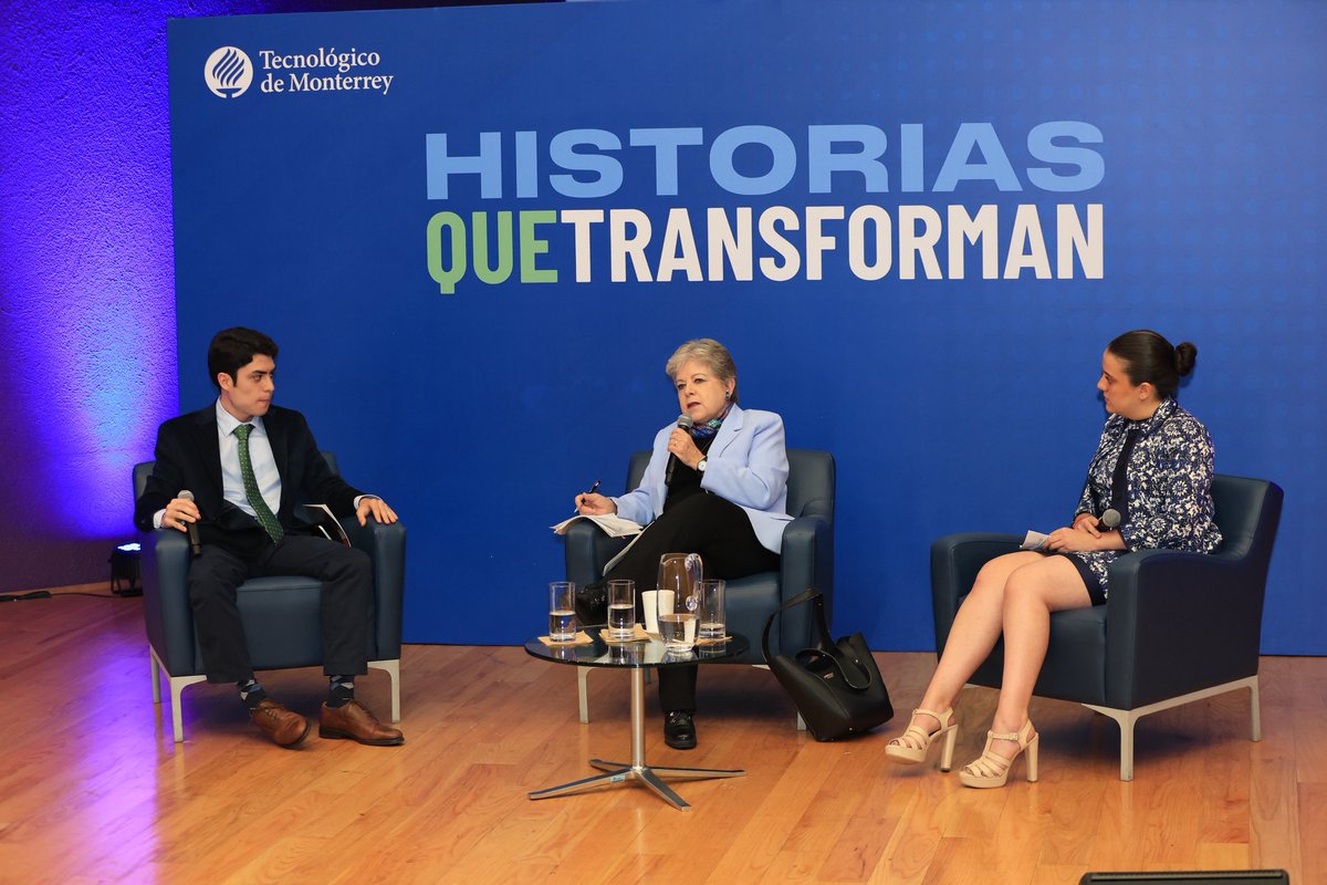 BenitoMiron's tweet photo. Gracias, Dra. Alicia Bárcena, por inaugurar con tanta inspiración Historias que Transforman en @Tec_CSF. Su liderazgo y visión dejan huella en nuestra comunidad y fortalecen esta iniciativa que acerca a jóvenes a trayectorias que inspiran. https://t.co/Bw1aRD58nK