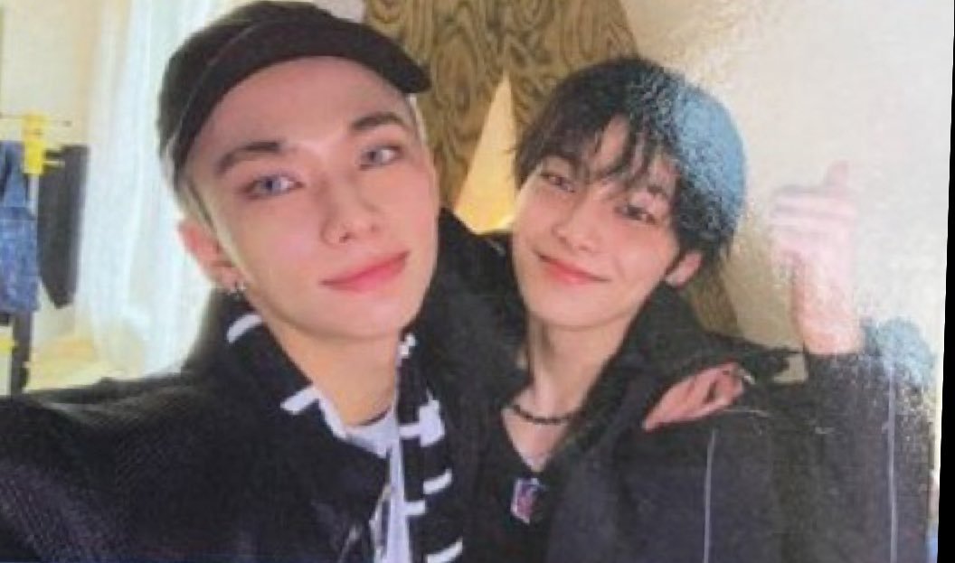 tsriiri's tweet image. MI VIRGINIDAD A CAMBIO DE ESTA PC HYUNIN