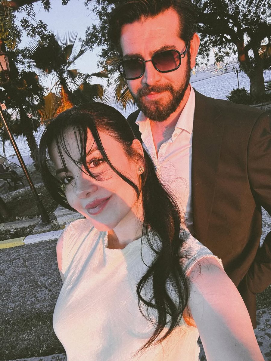 Çok ama çok geçmiş olsun çiçek annemiz🌸
Allahım bir daha yaşatmasın 🤲
Sizi çok seviyoruz ve dualarımız sizinle 🤍

#BarışBaktaş #GülümBaktaş