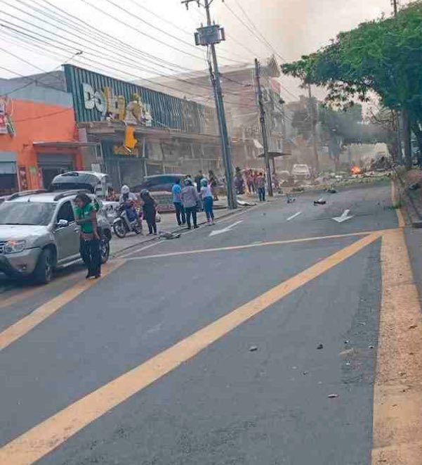 #Cali #Atentado #Heridos ATENTADO TERRORISTA EN CALI DEJA UN TRÁGICO SALDO DE VÍCTIMAS MORTALES Y HERIDOS.

La ciudad de Cali fue escenario de un devastador atentado terrorista que sacudió la tarde de este miércoles las inmediaciones de la Escuela Militar de Aviación Marco Fidel
