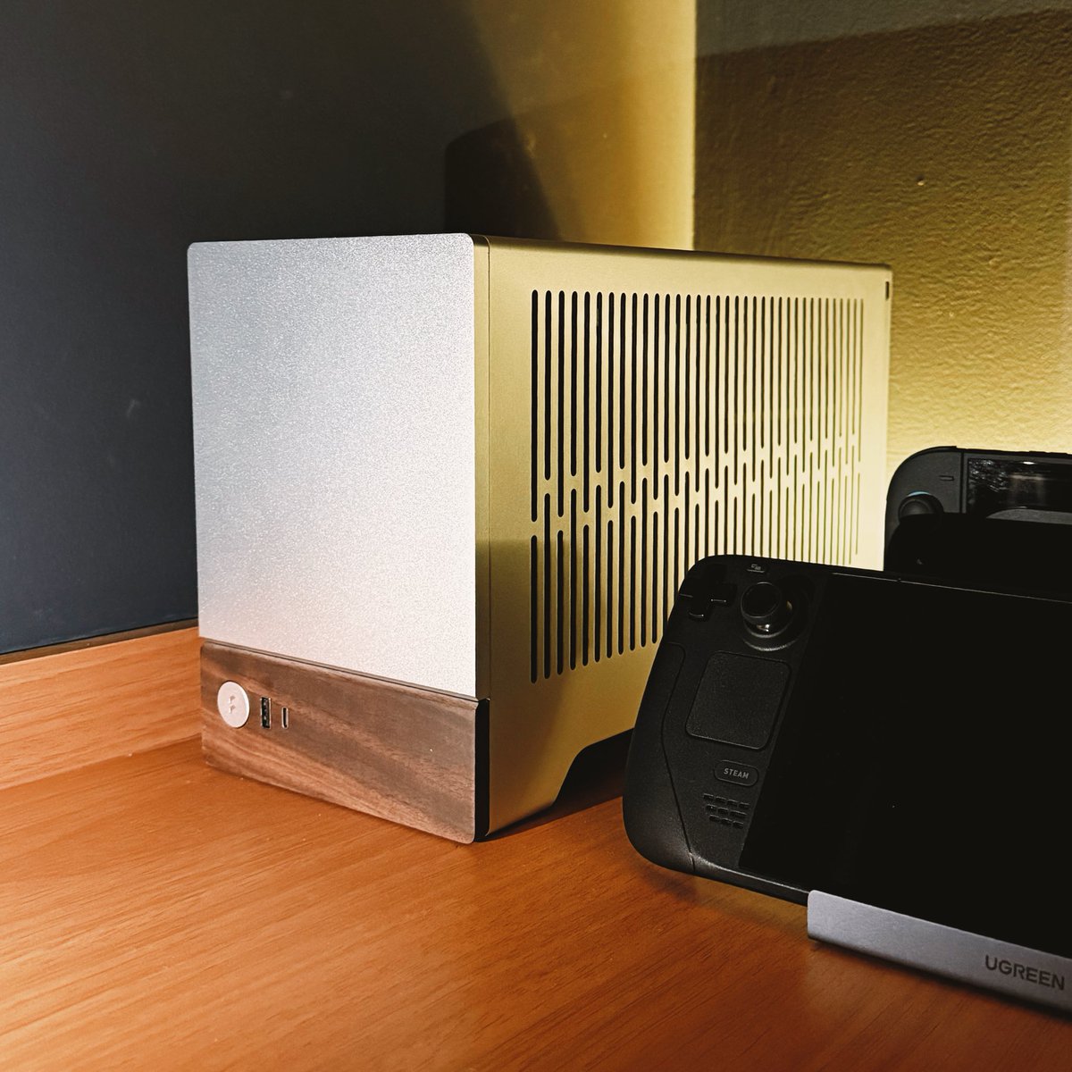 rebuilt my gaming PC around this <a href="/fractalofficial/">Fractal Design</a> case.  no regrets, I’m in love.