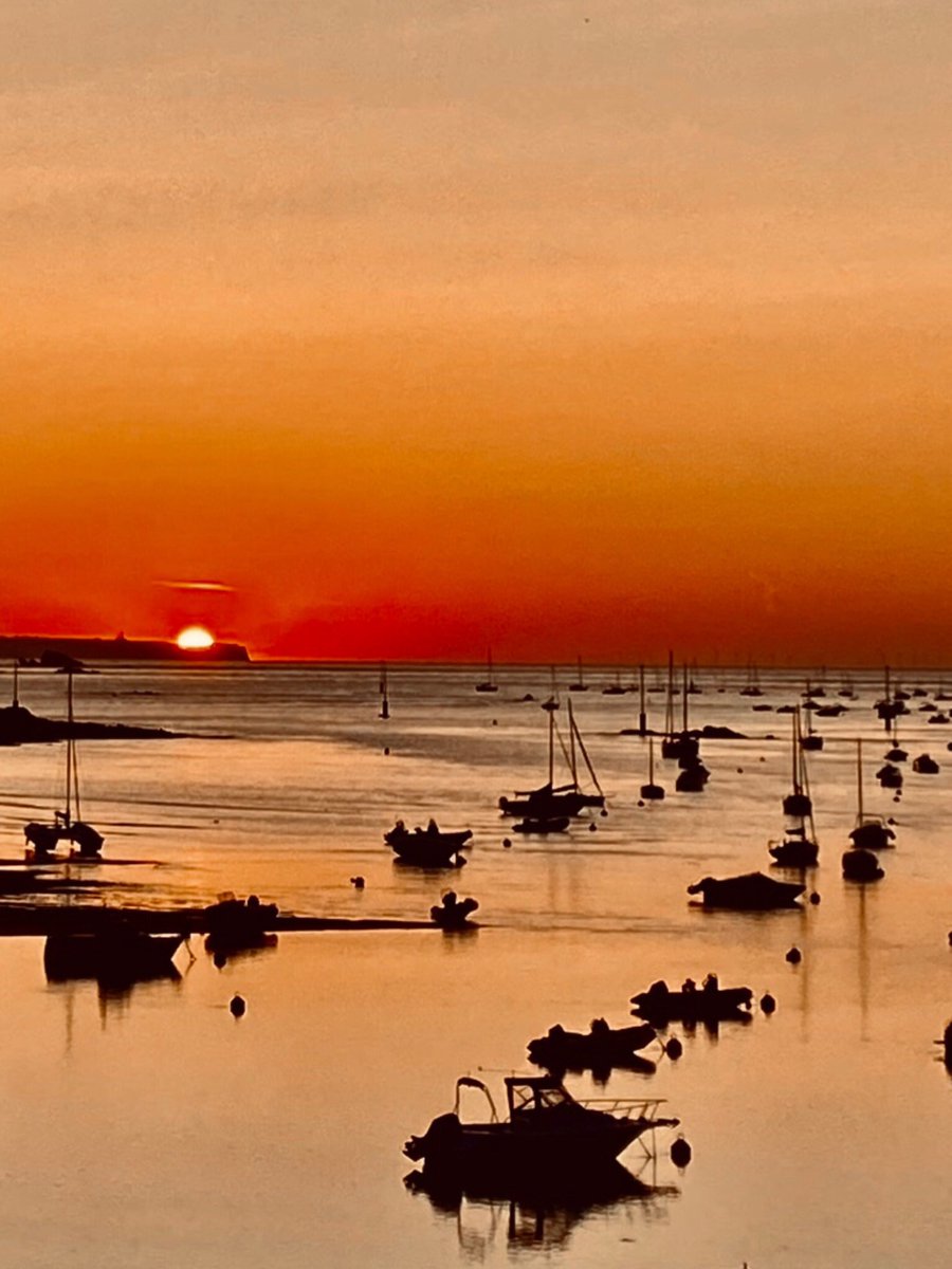 Le coucher de soleil avait mis le feu sur le Cap Frehel 🧡🌅🧡📸B . Fleurot ( C’etait une  beauté  de mes dernières balades à Saint - Briac ) 🧡🔥🧡🔥