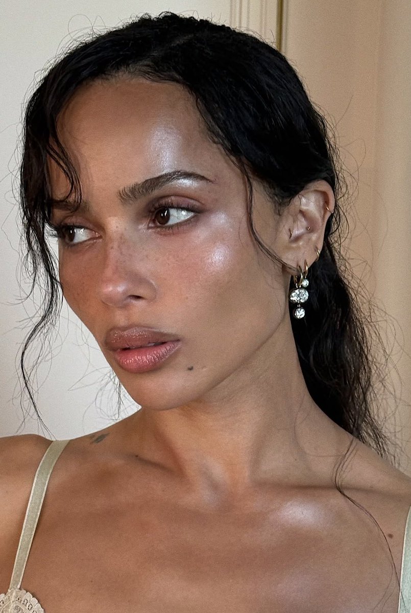 zkravitzupdates's tweet photo. zoë kravitz the woman that you are https://t.co/DsCL1GIScA