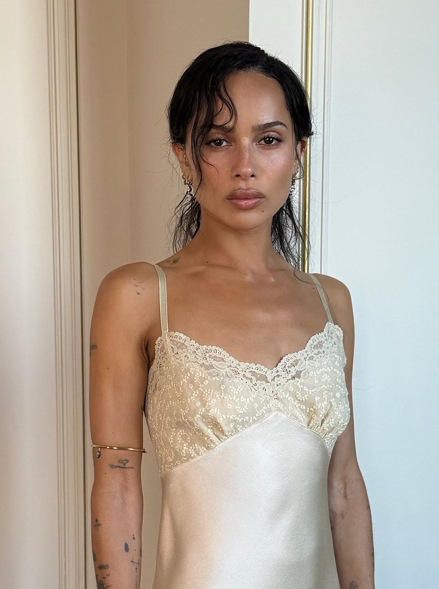 zkravitzupdates's tweet photo. zoë kravitz the woman that you are https://t.co/DsCL1GIScA