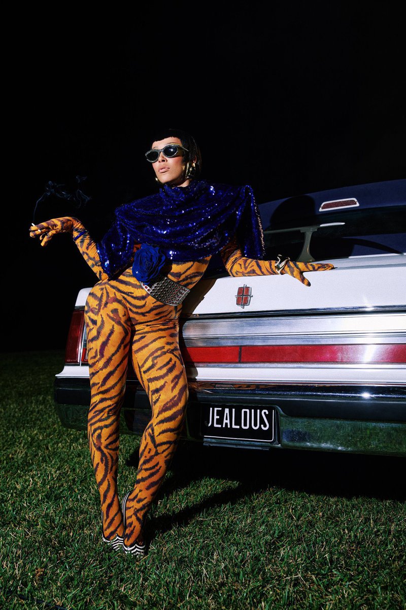 “Jealous Type” sort dans une heure 👀