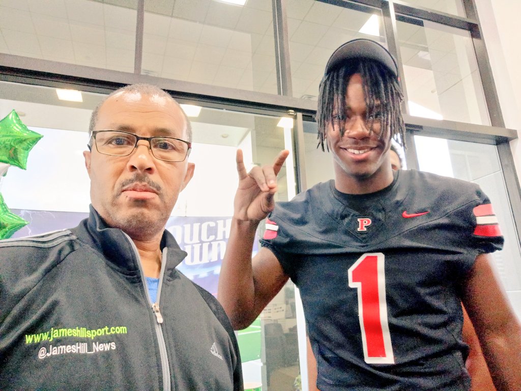 JamesHill_News's tweet photo. @ZionRobertson8 Nickel 2026 @PalmettoFBall is getting ready for the 2025 @FHSAA football season. @ZionRoberson8 tells me he's committed to @SDCoyotesFB #ZionRoberson #PalmettoTigers #JamesHillSports 🎤 🏈 https://t.co/Pb9NaC0IS6