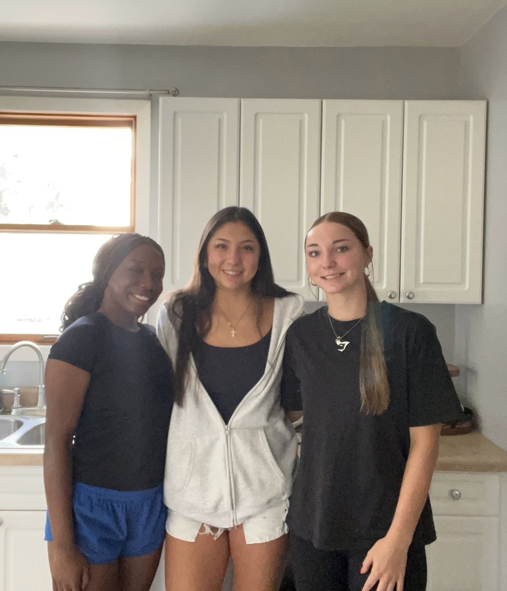 CLC_Softball's tweet photo. Lancers are back on campus for the first week of classes💚
@CLCLancers https://t.co/tDap9OGxT3