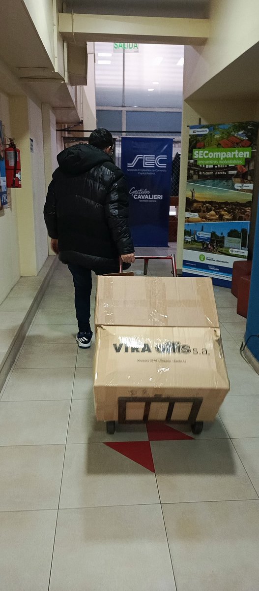 Sucursal 63 retirando los Kits escolares para los compañeros y un excelente trabajo compañeros <a href="/CarlosPerezSEC/">Carlos Pérez</a> <a href="/BuffonePablo/">Pablo Buffone</a> <a href="/Pompeya63/">Lucasyami Delegados</a> <a href="/DanielOveja/">Daniel Ovejero</a> <a href="/gabyfranch77/">El PELA 85 🌶️</a> <a href="/MGonzalezSEC/">Marcela González</a> sindicato empleados de comercio 💙