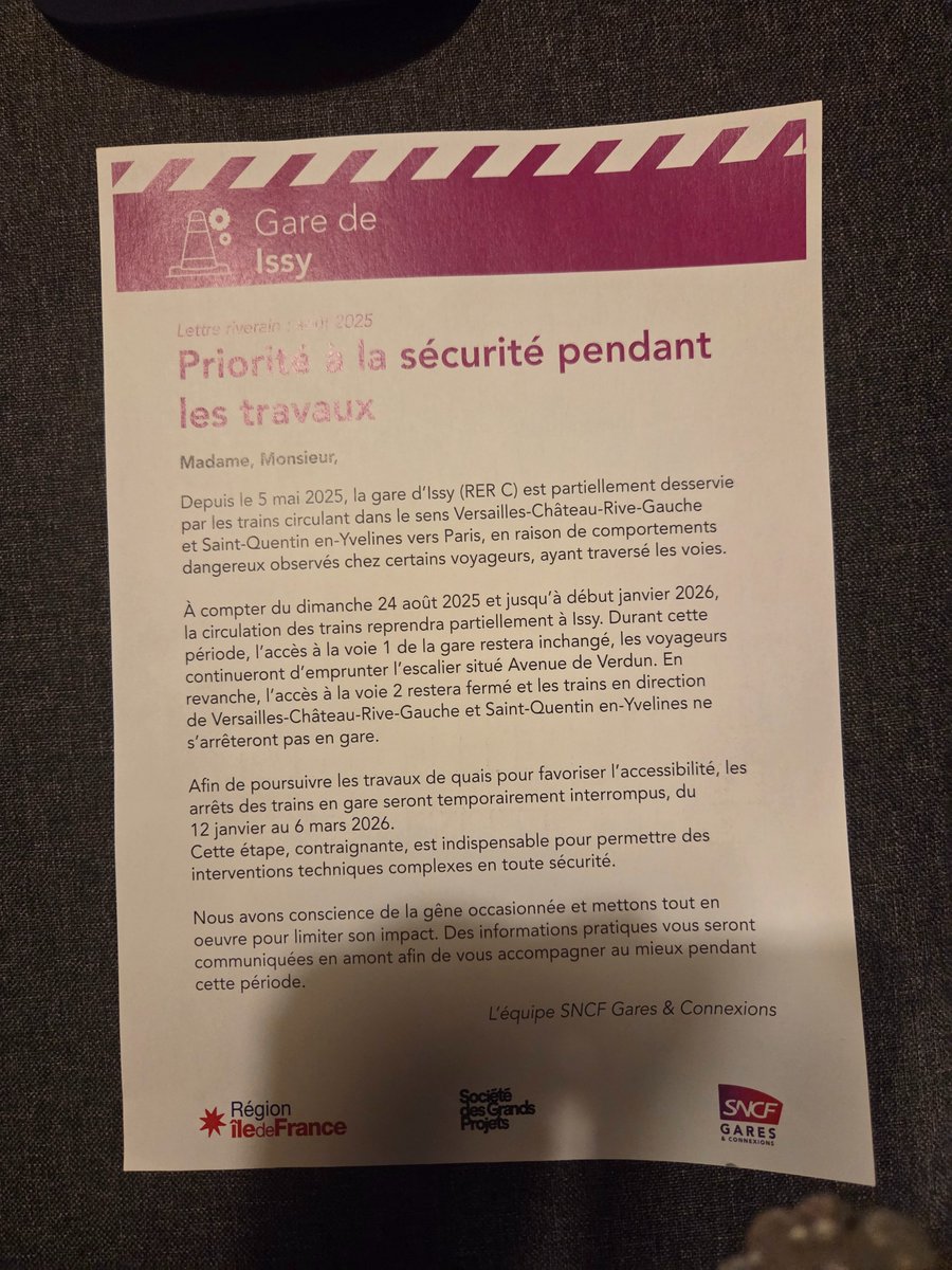 grigriworld's tweet photo. @RERC_SNCF pourquoi après 5 mois de fermeture de la gare Issy dans le sens ouest de la ligne on n'apprend que maintenant cette 2ème fermeture totale ? Où est la date de réouverture en octobre que vous aviez annoncé ? https://t.co/PWKGI7VgFD