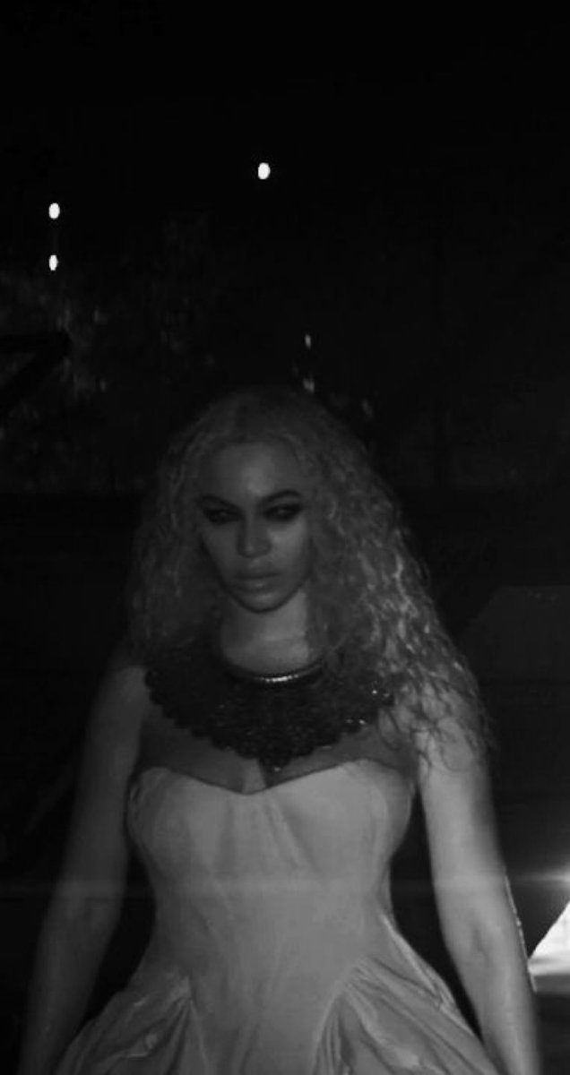 prayyouucatchme's tweet photo. she was on a mission to end Jay Z https://t.co/rjFicduhTl