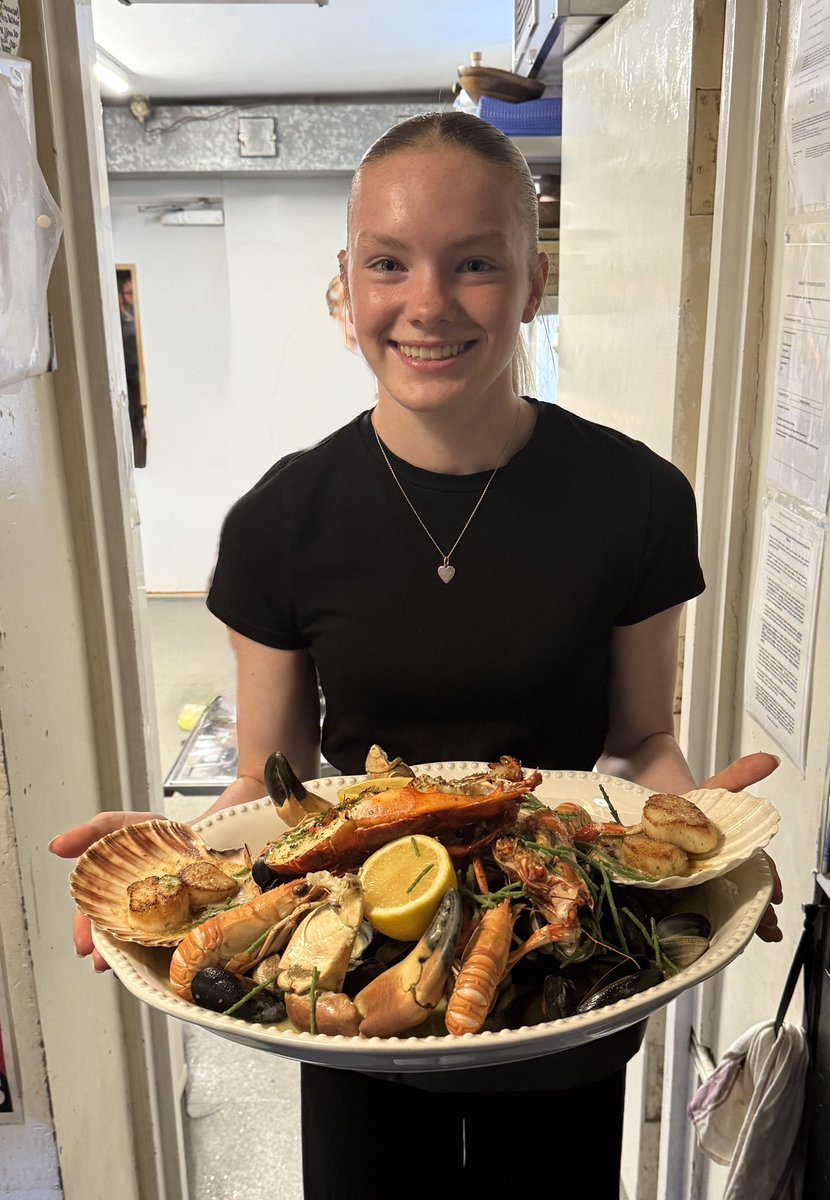Last month of our Scottish Shellfish Platter to share Promo. Pre-order 48hrs in advance via our website. £125 &amp; inc Fries. (Thurs-Sat). 

Whole East Neuk Lobster, East Neuk Langoustines, Ayrshire Surf Clams, Orkney Scallops, Crab Claws, Shetland Mussels in Garlic Butter