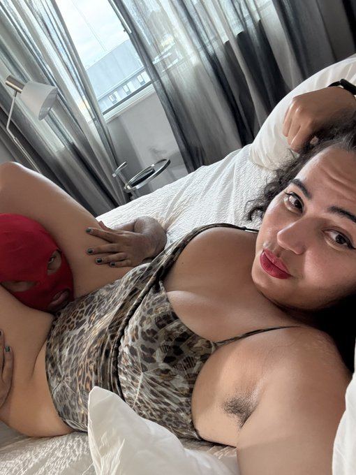 Watch Goddess Marcy 🦒Your favorite Brazilian Amazon🍑👣's leaked NSFW photo on TwXstars