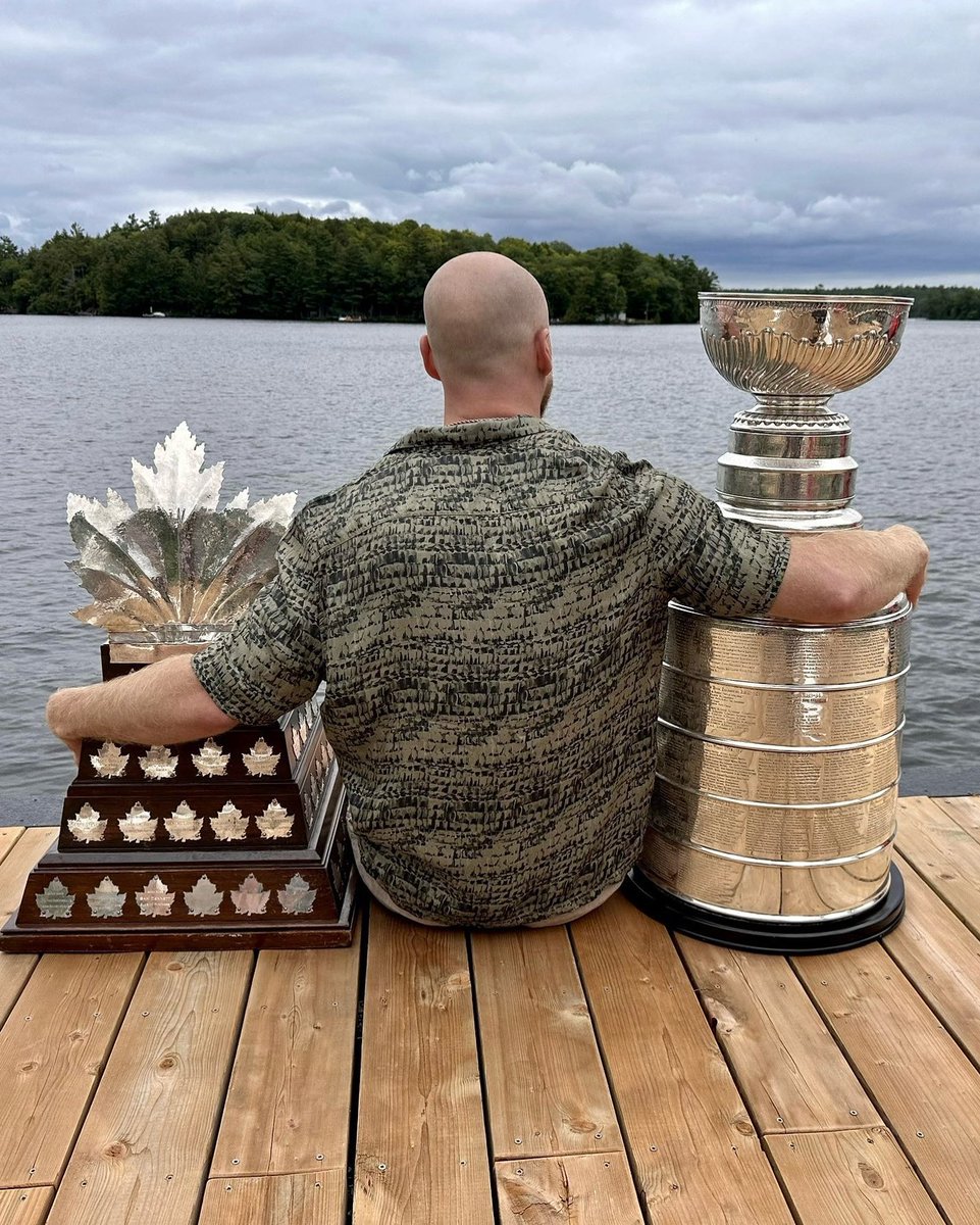 Sam Bennett is having himself a summer☀️🌊