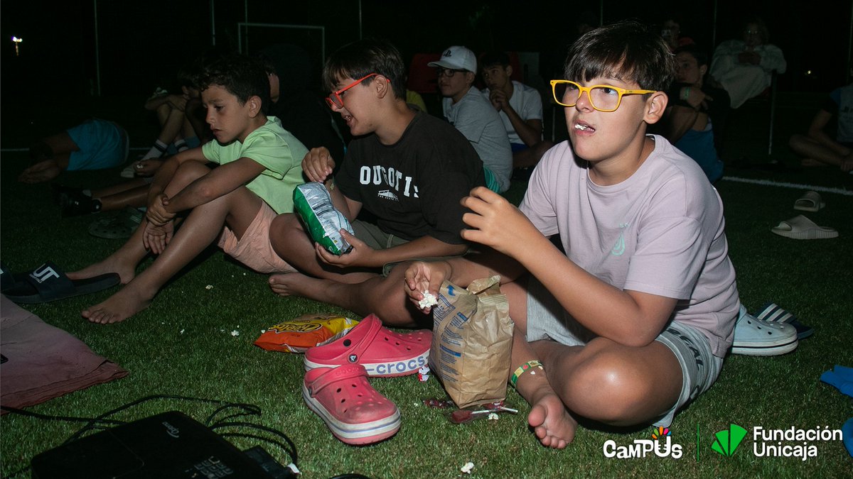 TechPlayCamp's tweet photo. 🎞️ Para cerrar el día de hoy, celebramos una velada tan especial como lo está siendo el día de hoy. Ponemos la guinda al pastel con nuestro cine de verano.

Siente la aventura 👉https://t.co/GoxbstBjAJ

#CadaDíaUnaAventura
#CampusFundaciónUnicaja https://t.co/DNfg8UNpra