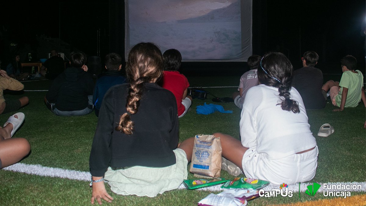 TechPlayCamp's tweet photo. 🎞️ Para cerrar el día de hoy, celebramos una velada tan especial como lo está siendo el día de hoy. Ponemos la guinda al pastel con nuestro cine de verano.

Siente la aventura 👉https://t.co/GoxbstBjAJ

#CadaDíaUnaAventura
#CampusFundaciónUnicaja https://t.co/DNfg8UNpra