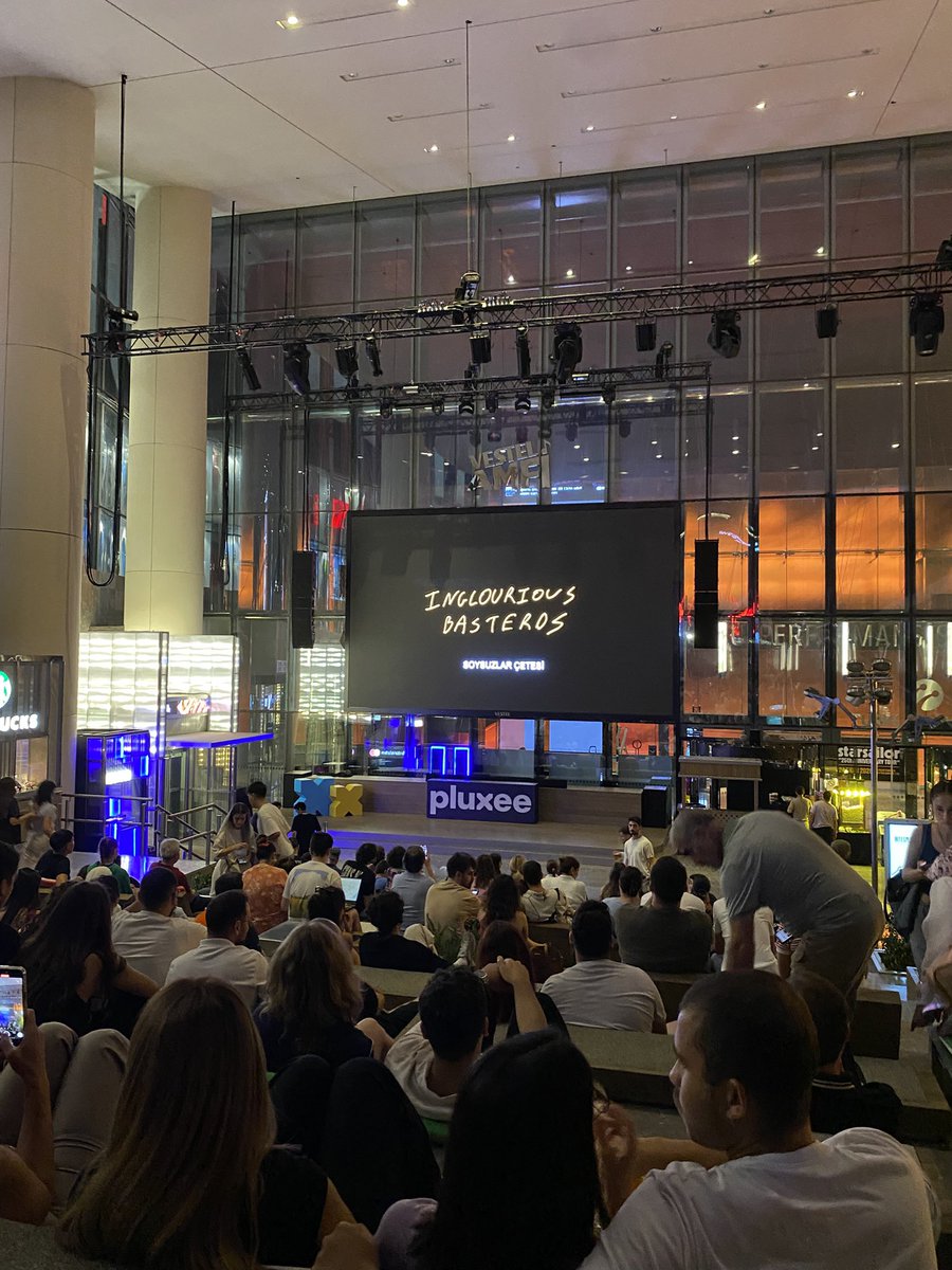 asla unutamayacağım bir geceyi geride bırakmış bulunuyorum