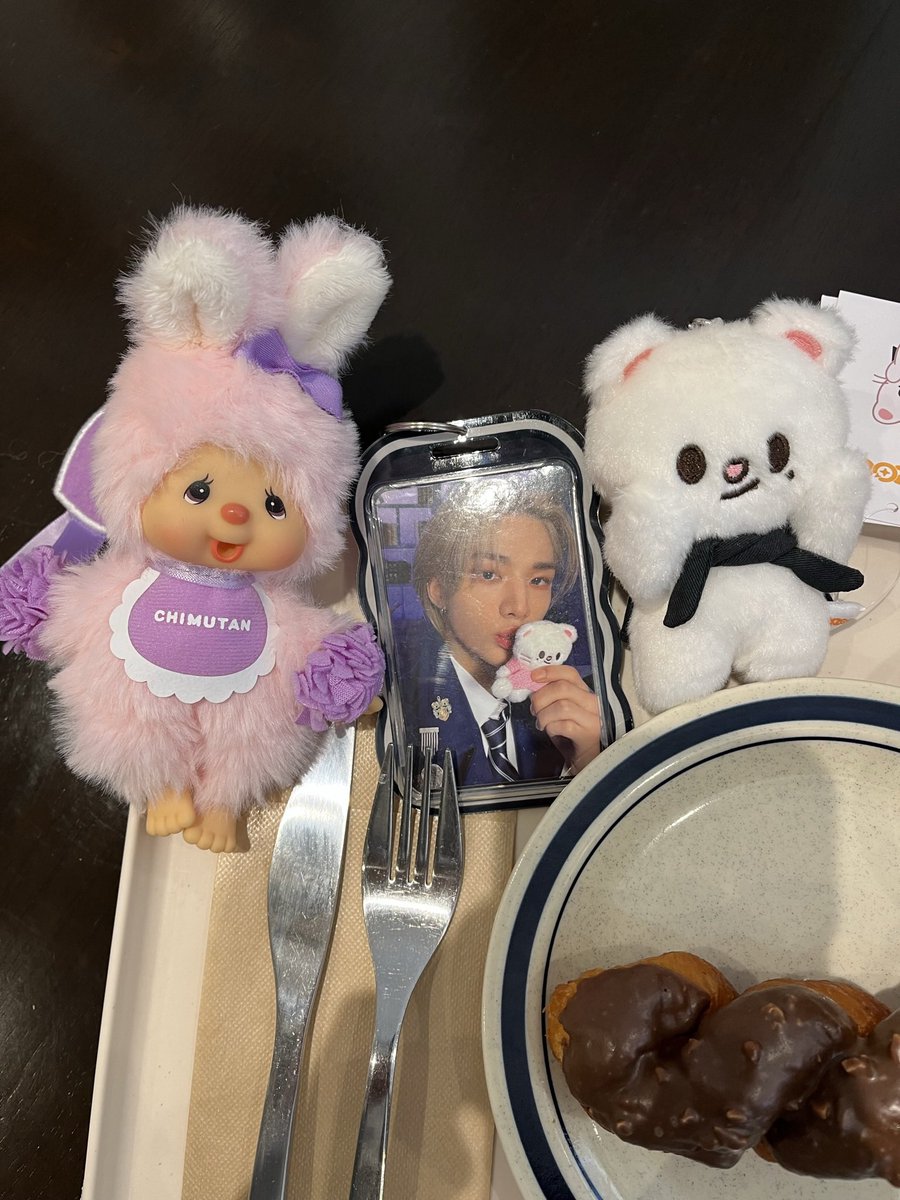 kattemura's tweet photo. 姉と私の仲間達🫶
原宿のBONTEMP🍩に行ったときの
#モンチッチ #推し活 #ドーナツ
#StrayKids #hyunjin #BONTEMP https://t.co/0aTHRmmzd9
