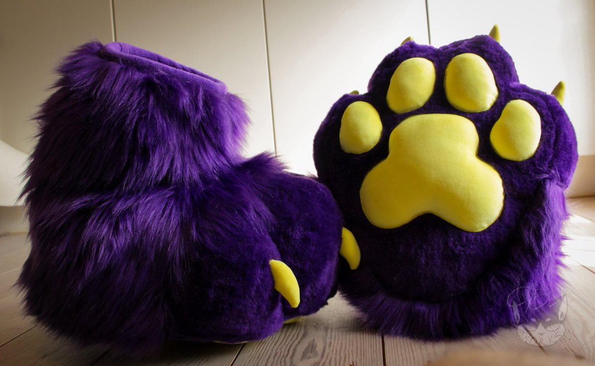 CyberWorkss's tweet photo. 🐾💜SWICO FEETPAWS💜 🐾
These are the biggest and most squishy stompers ever! 🥹👌

These feature:
- Extremely soft minky lining. Lightly stuffed with mochi-filling.
- Squishy Mochi Minky pawpads
- Mochi Minky claws

Made with a modified splitgrapesoda pattern

1/2more pics next! https://t.co/gRthInEcSb