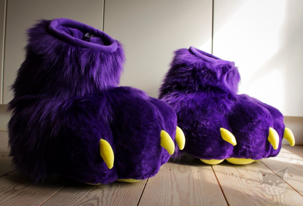 CyberWorkss's tweet photo. 🐾💜SWICO FEETPAWS💜 🐾
These are the biggest and most squishy stompers ever! 🥹👌

These feature:
- Extremely soft minky lining. Lightly stuffed with mochi-filling.
- Squishy Mochi Minky pawpads
- Mochi Minky claws

Made with a modified splitgrapesoda pattern

1/2more pics next! https://t.co/gRthInEcSb