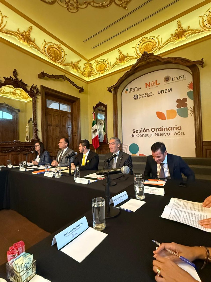 Mi reconocimiento a <a href="/dr_jesus_viejo/">Dr. Jesús Viejo</a> (EXATEC LEC’95), quien concluye su etapa como presidente ejecutivo del Consejo Nuevo León. Tu liderazgo ha sido inspirador. Lograste que el análisis riguroso basado en datos se convirtiera en políticas públicas y acciones con impacto real. Al