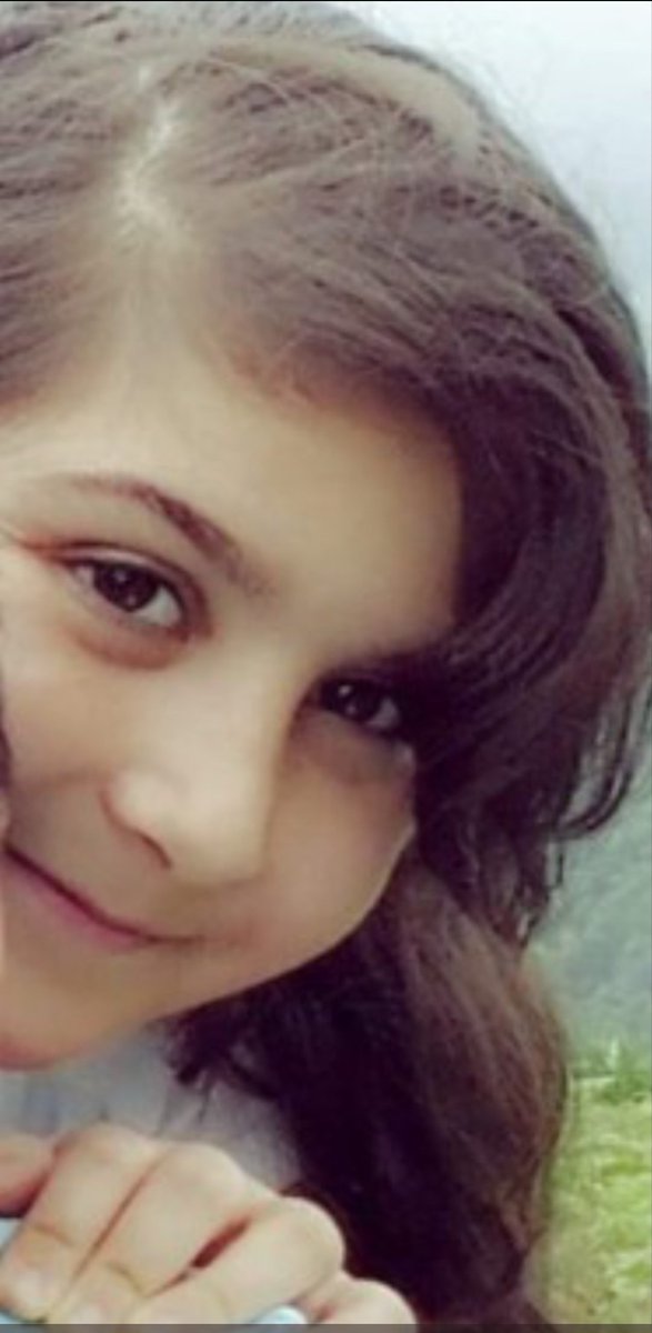 Geldim Güzel Bakışlı Meleğim
Geldiim. 
Sen üzülme meleğim üzülme 
Cennetinde mutlu ol 
Yıldıramaz hiç bir engel senin uğruna beni. 
O güzel bakışlarınla omuzlarımda aziz ruhun daima... 
Biliyor musun güzel kızıım 
Minik kardeşin kalp atışımın sesiyle uyudu bu gece 
Öyle çok