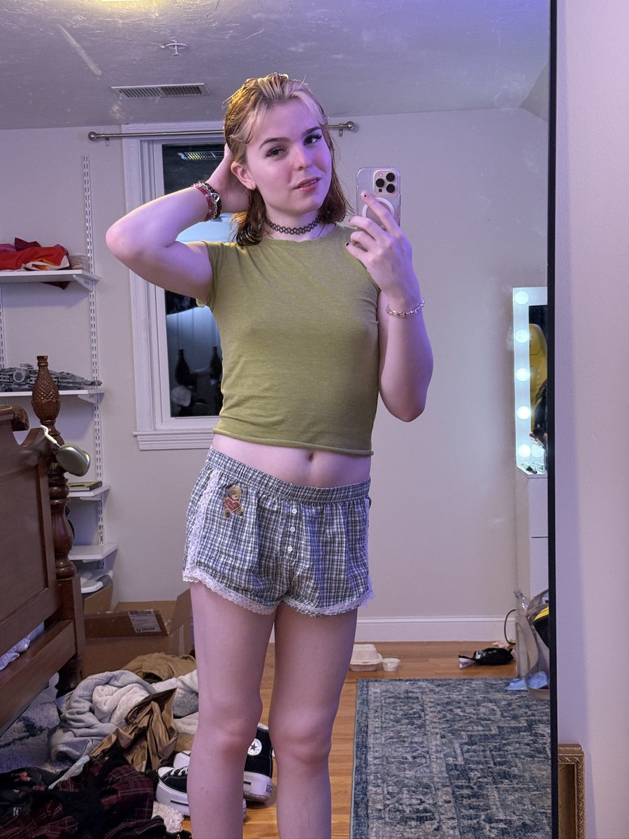 charloofers's tweet photo. transgender girl with messy room (very rare) 🥲 https://t.co/bIf3NyjE7q