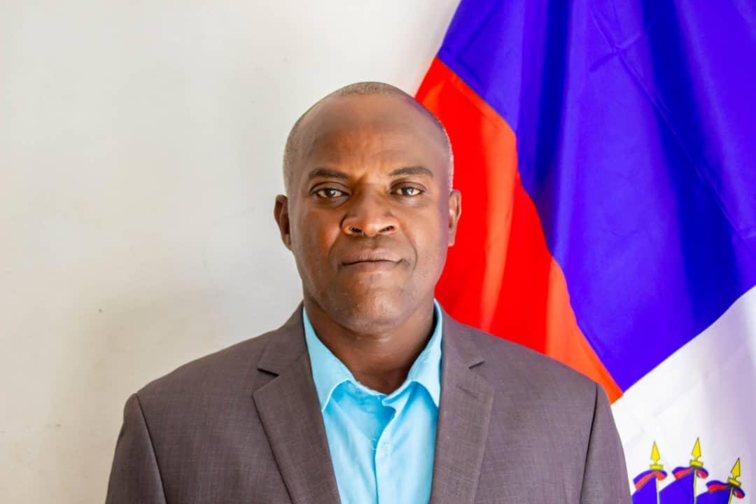 JeanFresly30767's tweet photo. Je m’engage avec #EDE parce que sa vision dépasse la politique. #EDE est plus qu’un parti, c’est une institution porteuse d’espoir.
✊🏾 Mwen kwè nan pwojè a. Avèk #EDE, n ap chanje sa.

 Jean-Marie Freslyn, Membre CDD SUD 
Rejoignez Nous! https://t.co/kChwvYNz56

#JeMEngage #EDE https://t.co/IyD3f9bSWn
