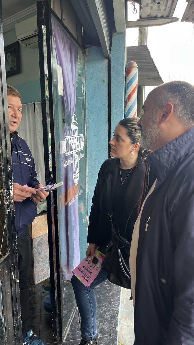 🤝 Vamos a escuchar y acompañar a cada laburante de la ciudad 

👉🏽 Estuvimos en el barrio La Cumbre junto al equipo de <a href="/somosbsaslp/">Somos Buenos Aires - La Plata</a> conversando con vecinos, comerciantes y laburantes que quieren una ciudad mejor. 

💈 Todos se ayudan entre sí, apostando al sentido de comunidad y