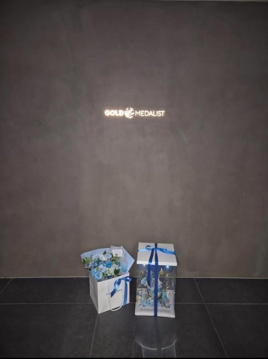 It's amazing how KSH fans worldwide never stop! Even now, they keep sending him gifts as a way to show their endless love, support and loyalty. Thank u so much! ♥

Cr: mar_riutort