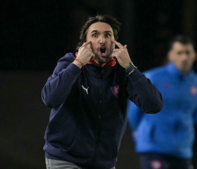 Díganle a Diego Martínez que prenda la tele y vea como juega Liga de Quito una serie de Libertadores contra un equipo de más jerarquía.

Este vende humo en la previa probablemente ya estaba pensando en cómo explicar que se eliminaron porque tenemos menos presupuesto en vez de
