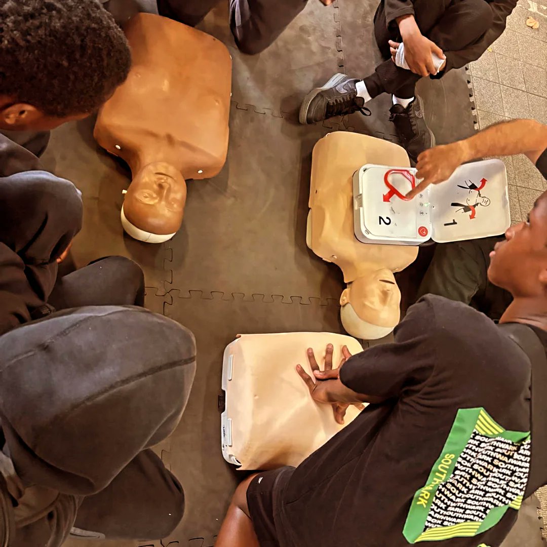 AngelsCommHub's tweet photo. #thankyou @londonfirebrigade #PeckhamFireStation and @ldn_ambulance for having us. #CPR #lifeskills #lifegoals #HAFF2025 #SOFF2025 #angelsbreakafterschoolclub #angelscommunityhub #funactivitiesforyoungpeople #funactivtiesforkids https://t.co/oGlON4a1zW