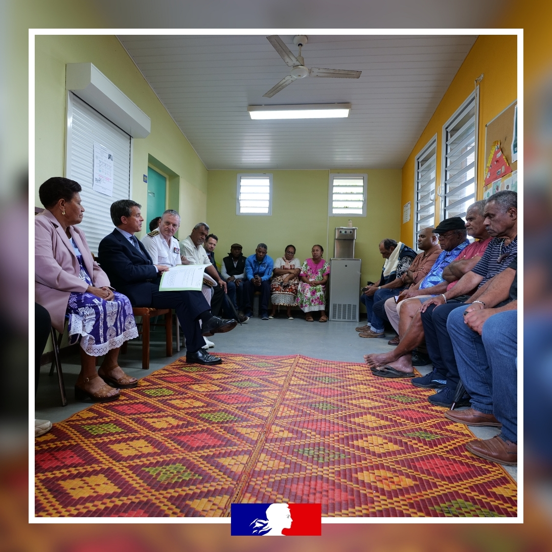 🔵 Visite officielle du ministre d’État, ministre des Outre-mer en Nouvelle-Calédonie

Le ministre d’État, ministre des Outre-mer Manuel Valls, accompagné du Haut-commissaire Jacques Billant, s’est rendu, ce matin, au centre médico-social de Bourail.

Une convention a été signée