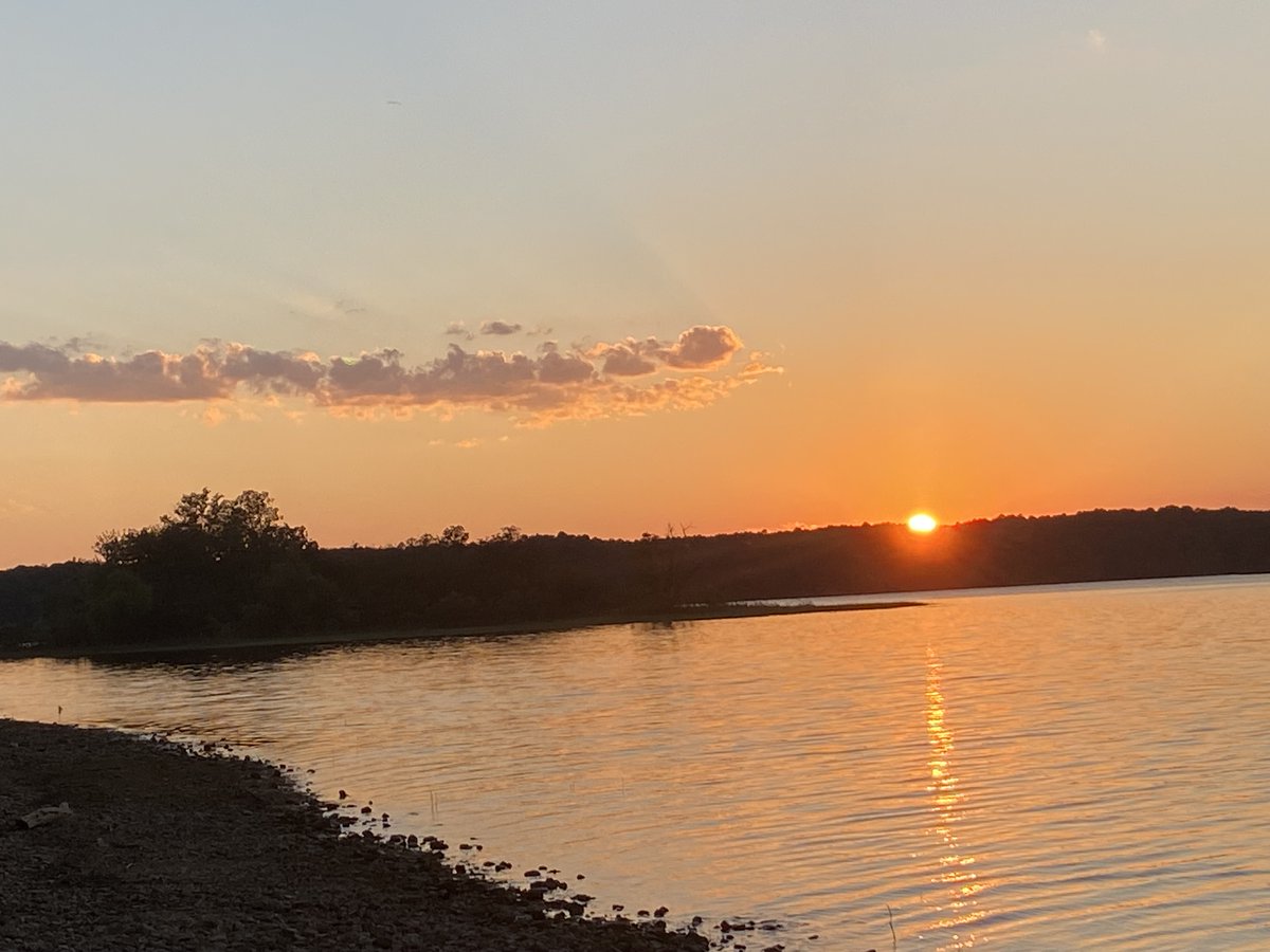Beautiful sunset this evening over the back side of Lake Ouachita at Tompkins Bend. This is located east of Mt. Ida off Hwy 270. #ARwx 

Thanks to Angela B for sharing this picture! #ARwx