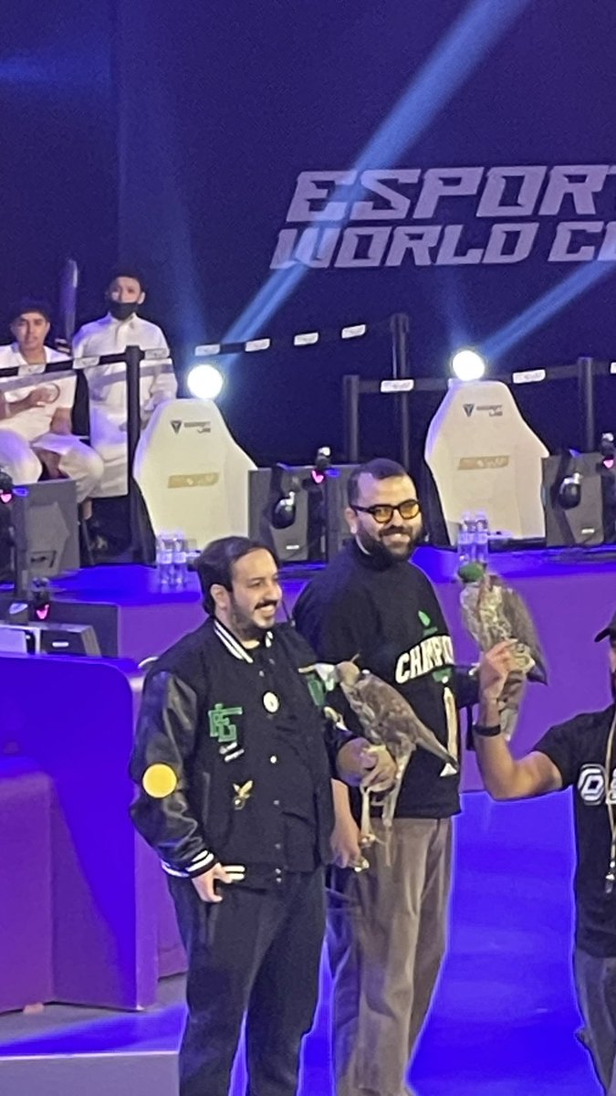 يمين بالله انكم ماقصرتوا والله يسعدكم مثل ما اسعدتونا شكرا من القلب للي قدمتوه والجاي افضل بأذن الله💚💚
<a href="/Bo3omar22/">Falcon Bo3omar</a> <a href="/AzizSamily/">عبدالعزيز الصميلي 🇸🇦</a> <a href="/HamadSenpai/">حماده 🕹️</a> <a href="/TheWitty21/">صلّيح</a>