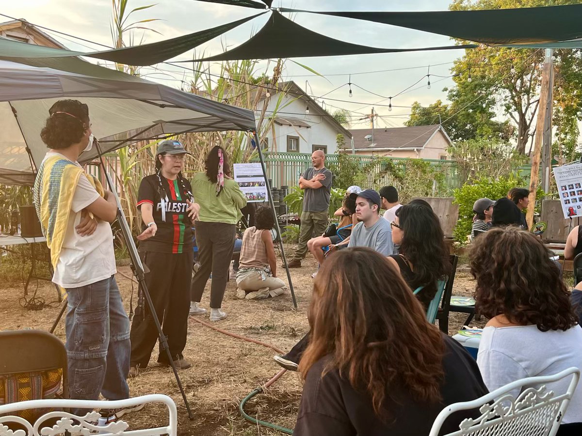 EYCEJ's tweet photo. 🧵Against the backdrop of tall stalks of elote &amp; the Boyle Heights sunset, members gathered to learn about our community’s biggest haters &amp; role play the different ways in which agencies, government, &amp; polluters operate. Teatro has historically been a powerful tool for our https://t.co/ZMwWtiT7pl