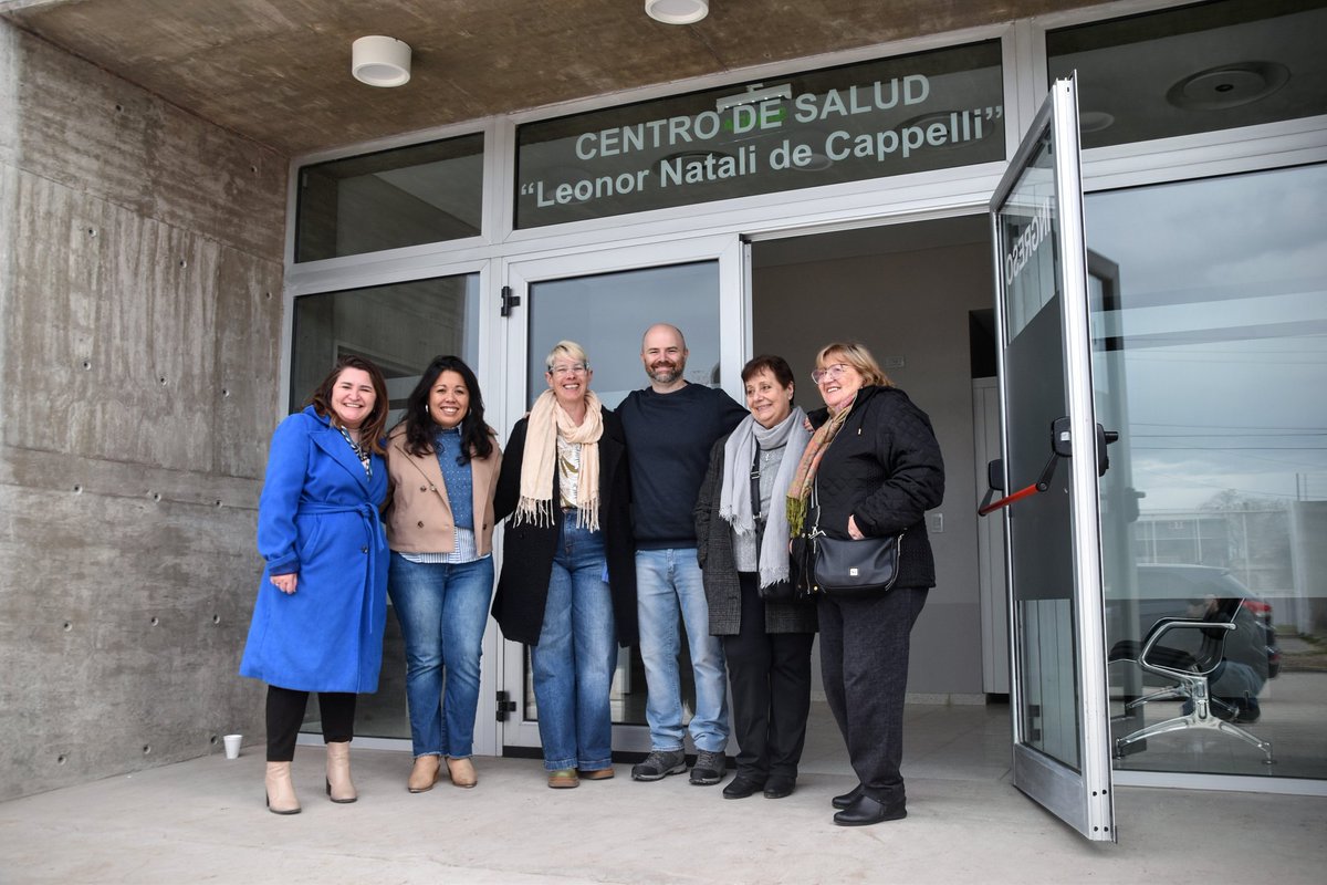 BRodriguez_IW's tweet photo. Un White más digno 🤍

Junto a nuestros vecinos, al intendente @fsusbielles y el presidente del Consorcio de Gestión del Puerto @MandolesiBurgos participamos de la inauguración de las obras del hospitalito de nuestra localidad. https://t.co/Xx6nnaSpgk