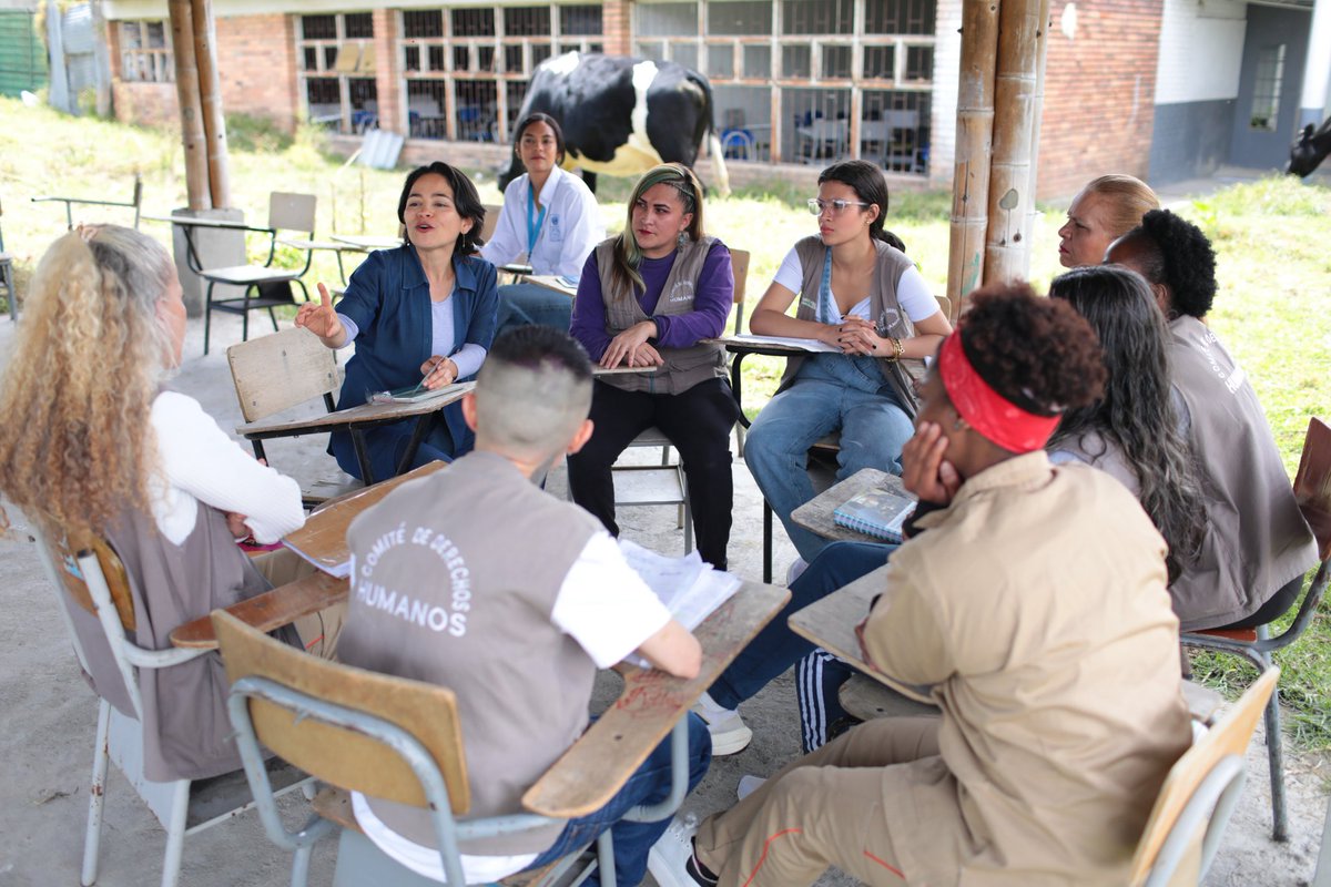MinjusticiaCo's tweet photo. En la Reclusión de Mujeres El Buen Pastor, realizamos una jornada piloto con 15 mujeres privadas de la libertad.
Con apoyo del @PNUDColombia y @InnovaHubCo, usamos metodologías de juego creadas a partir de sus voces y experiencias.
#ResocializarEsElCamino 🧵 https://t.co/5JaVK8ItTV