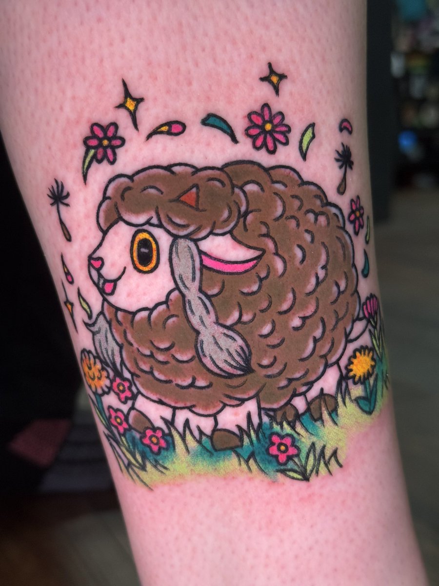 RustyScissors96's tweet image. Got to tattoo this shiny wooloo today 🥹