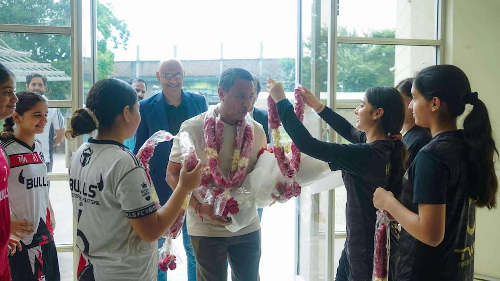 COMO UN REY!
Así fue recibido Nolberto Solano 🇵🇪 ex jugador de Premier, en el que será el nuevo entrenador de la Selección de Pakistán 🇵🇰.