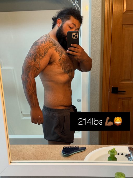 Watch The Lion!🦁's leaked NSFW photo on TwXstars