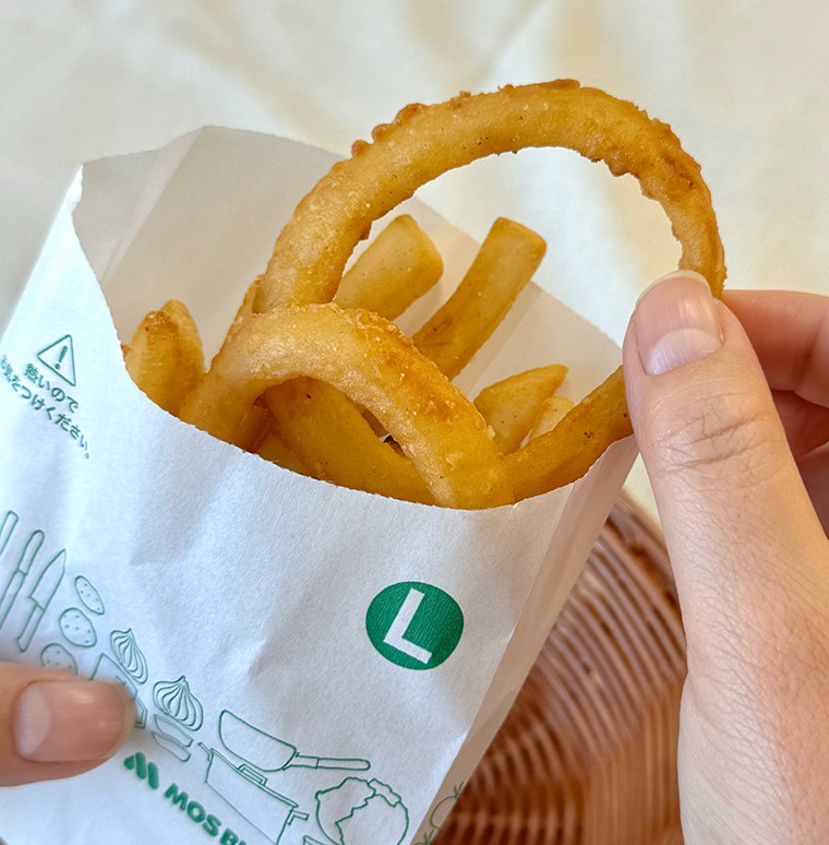 悩んでいます･･･
オニフラから食べるか、それともポテトか🤔