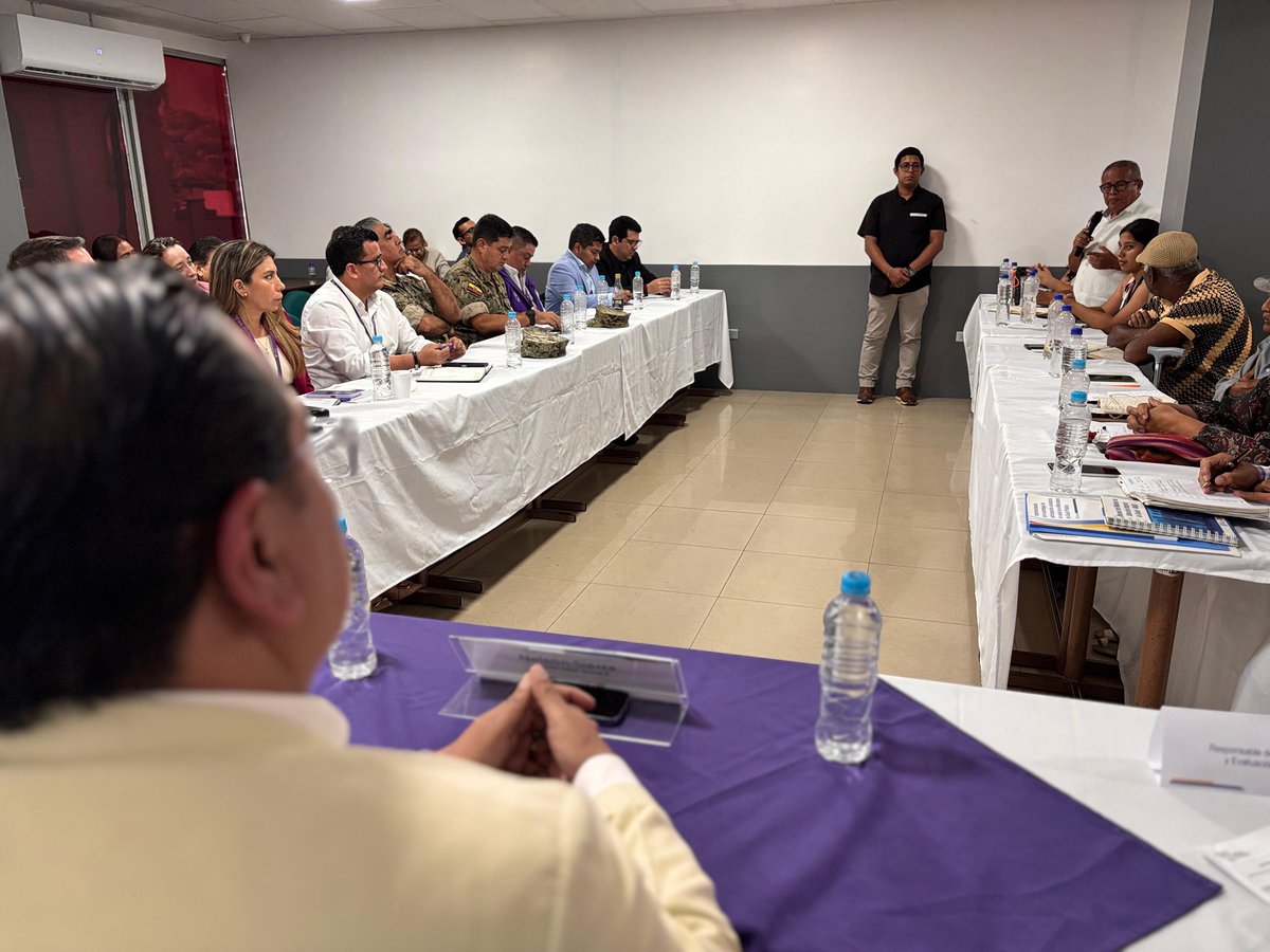 Salud_CZ8's tweet image. Durante el encuentro se abrió un espacio de diálogo donde los representantes comunitarios expusieron sus inquietudes sobre los establecimientos de salud. Estos espacios permiten construir de forma participativa un sistema de salud más cercano y eficiente.