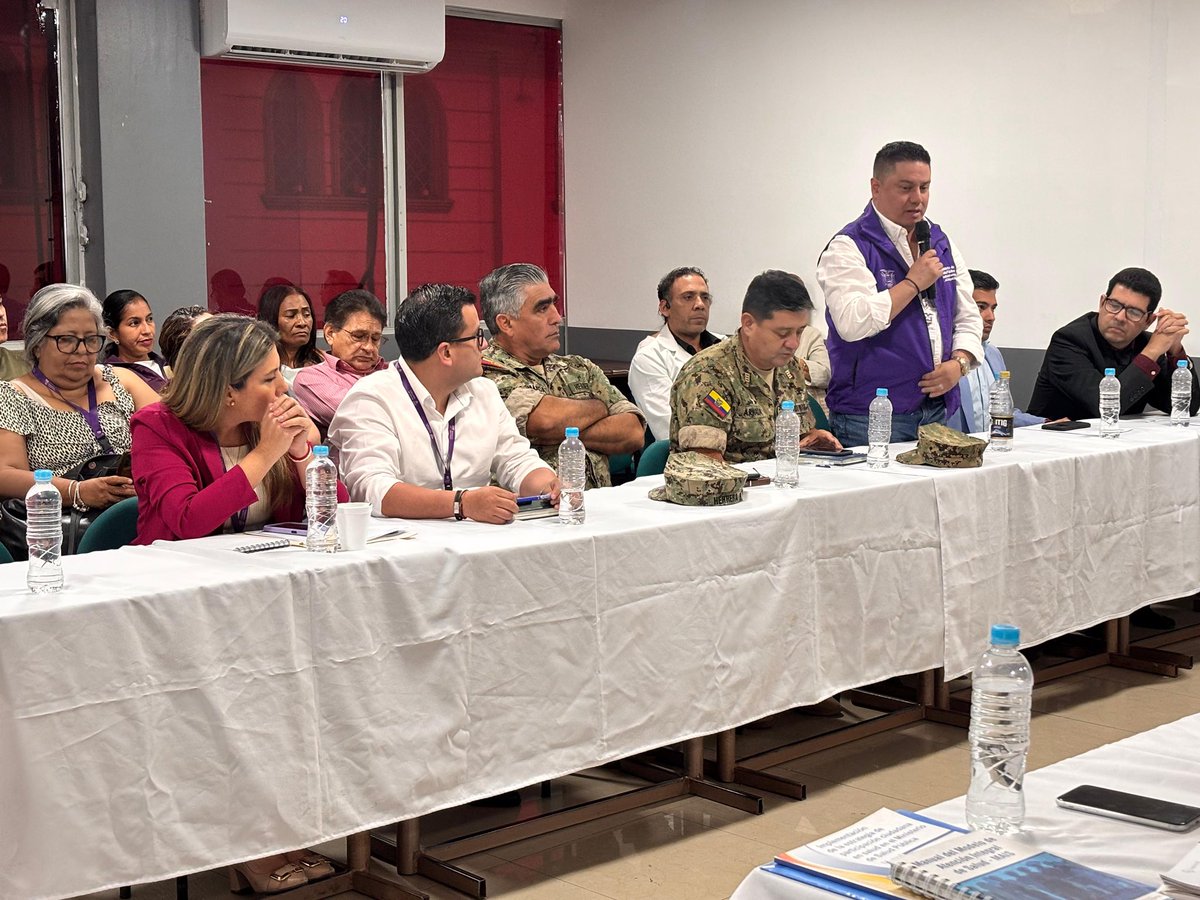 Salud_CZ8's tweet image. Durante el encuentro se abrió un espacio de diálogo donde los representantes comunitarios expusieron sus inquietudes sobre los establecimientos de salud. Estos espacios permiten construir de forma participativa un sistema de salud más cercano y eficiente.